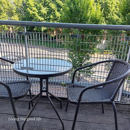 Balcony-View With Free And Secured Parking Apartment Manchester Exterior foto