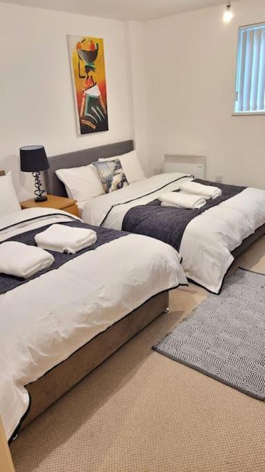 Balcony-View With Free And Secured Parking Apartment Manchester Exterior foto