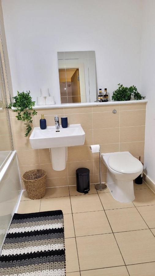 Balcony-View With Free And Secured Parking Apartment Manchester Exterior foto